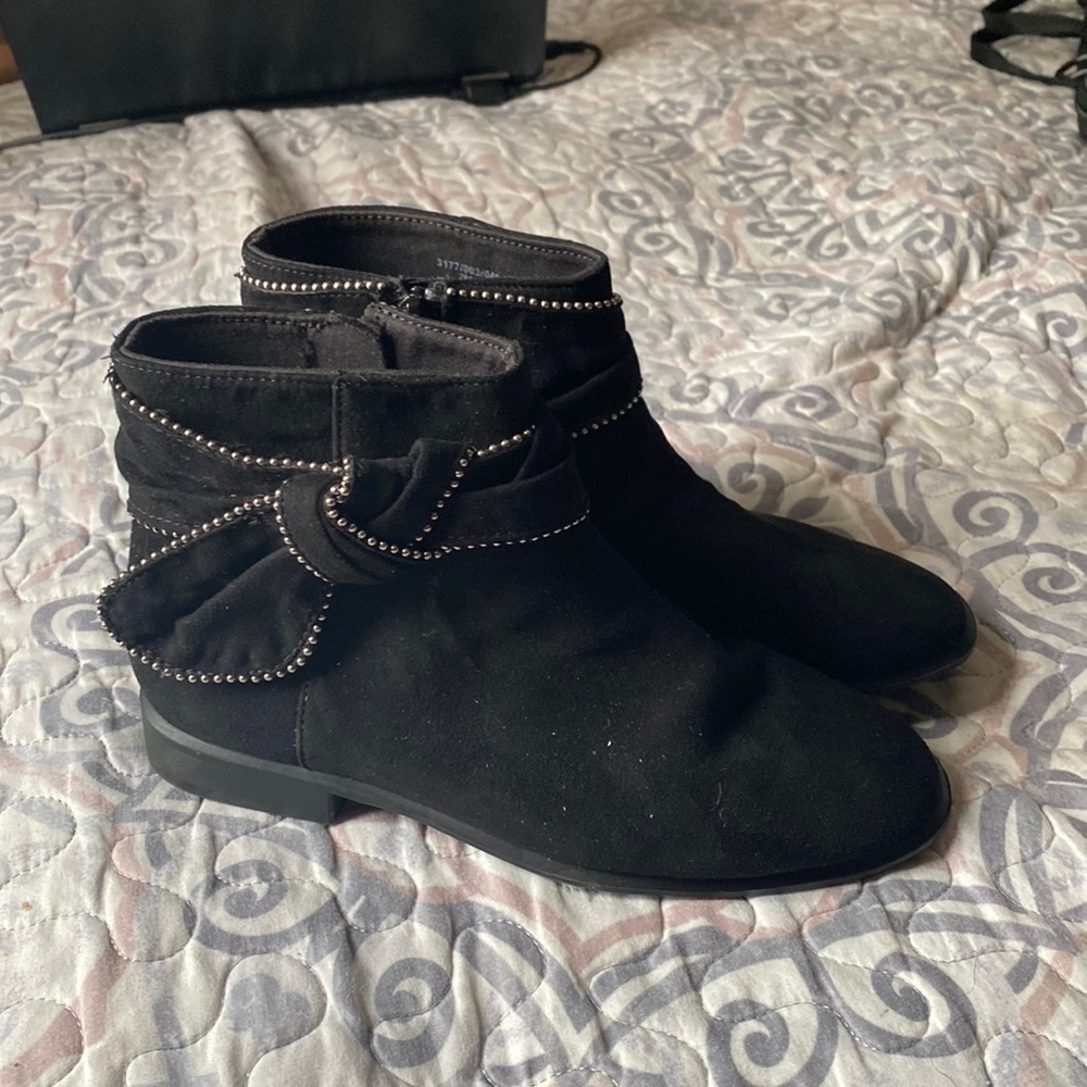 Black shoe